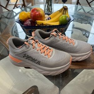 Hoka Bondi 7 Size 8 women peach and grey